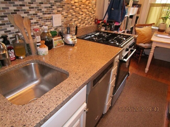 Building Photo - 116 Riverway