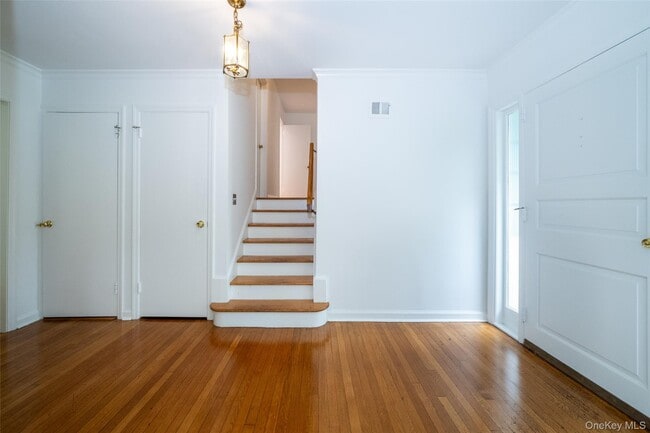 Building Photo - 25 Crosshill Rd