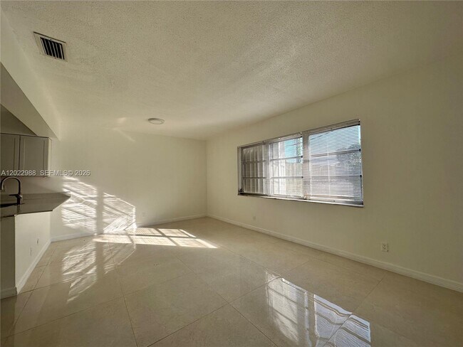 Building Photo - 480 NW 42nd Ct