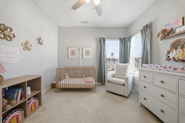 Building Photo - 1824 Hazelwood Rd