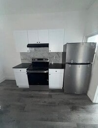 Building Photo - 25 Riverview Pl