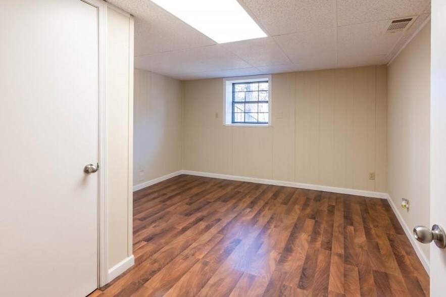 Building Photo - 306 Crisman St