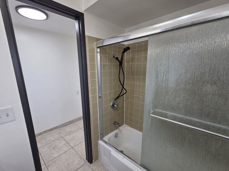 Building Photo - 16732 Busby Ln