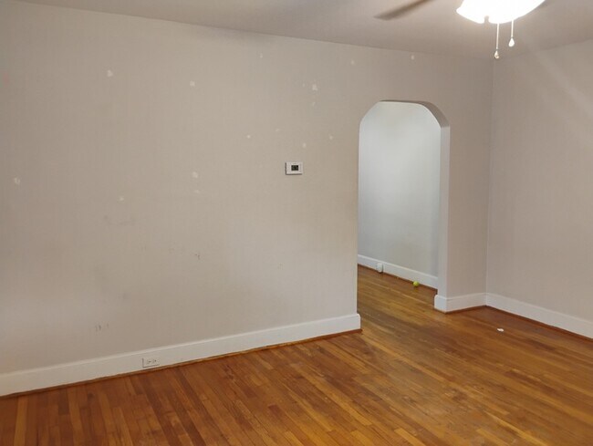 Building Photo - 1007 Rosehill Ave