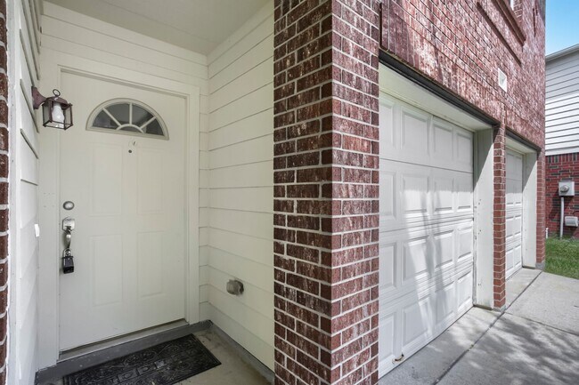 Building Photo - 10506 Sugar Trace Dr