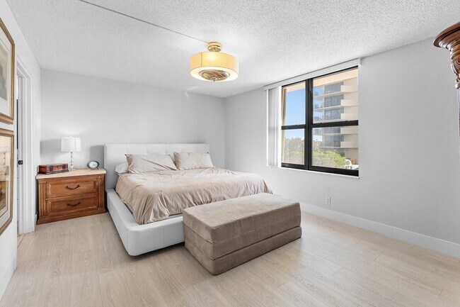 Building Photo - 5480 N Ocean Dr