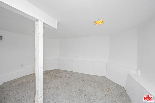 Building Photo - 1664 W 12th St