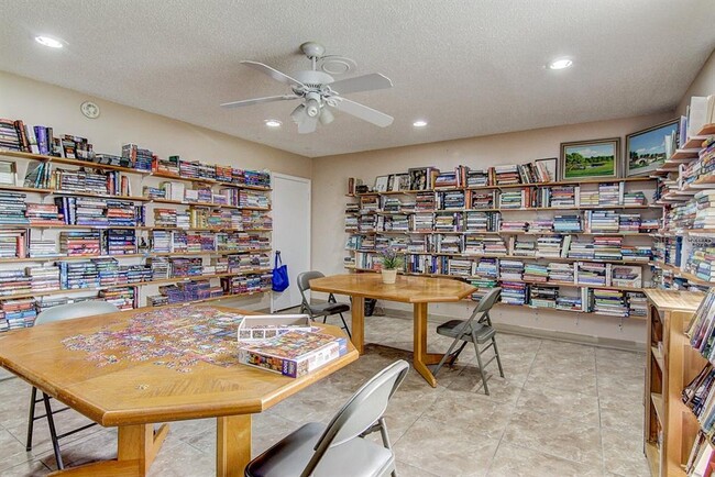 Building Photo - 1400 Arrowhead Cir W