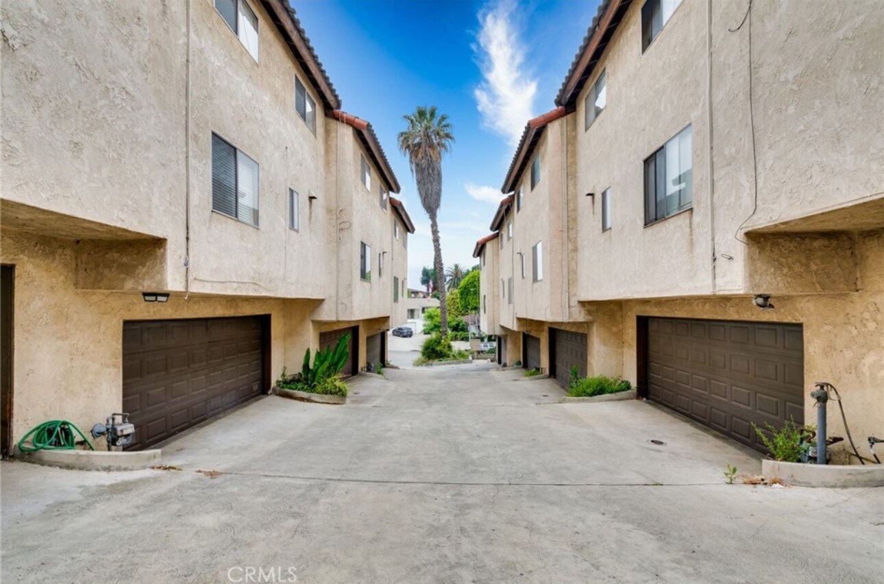 Building Photo - 502 S Garfield Ave