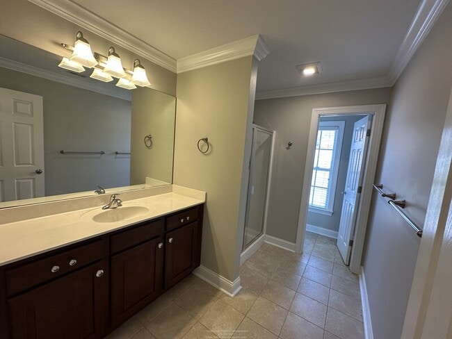 Building Photo - 5511 Ginkgo Rd