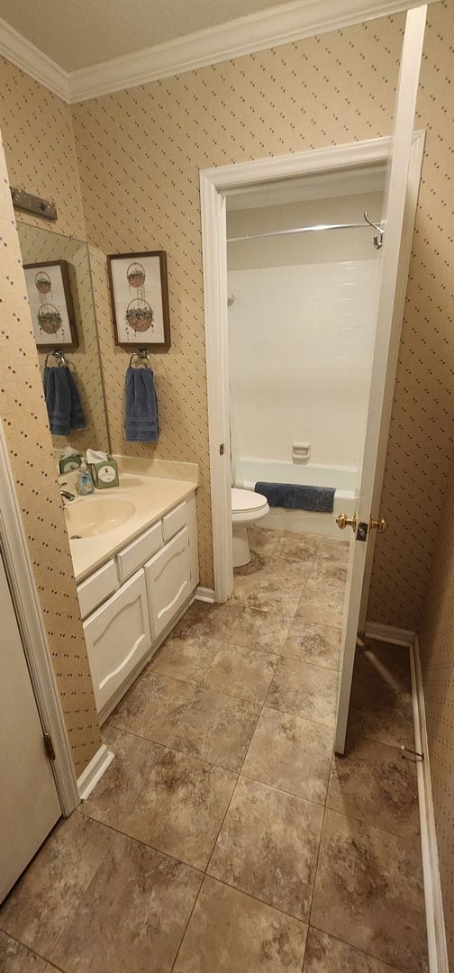 Building Photo - Fully furnished meticulously maintained upper condo