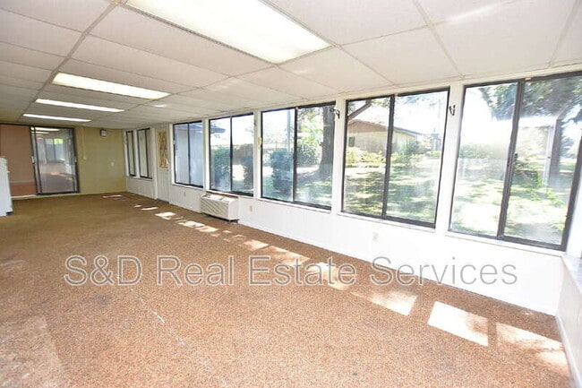 Building Photo - 1715 High Point Dr
