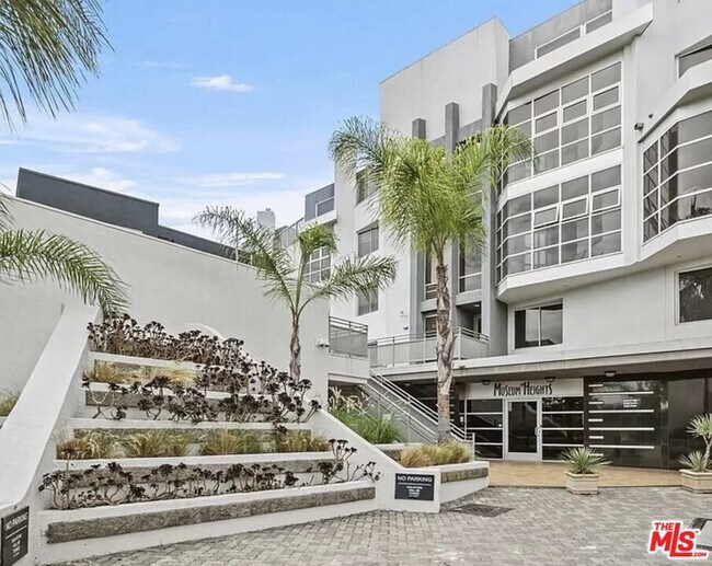 Building Photo - 171 N Church Ln