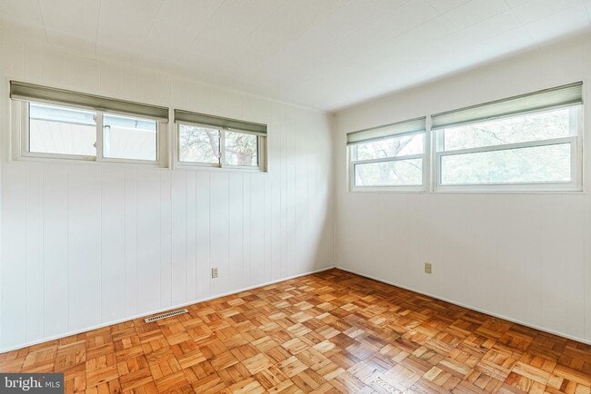 Building Photo - 548 Paddock Rd