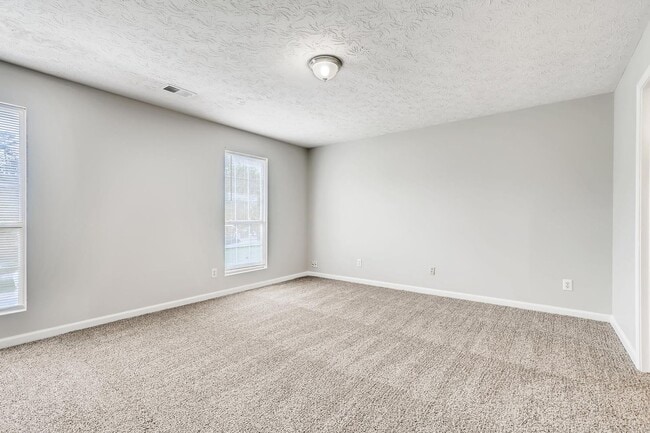 Building Photo - Gorgeous Split-Level 2 Story Home New Paint