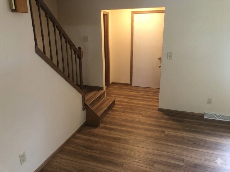 Building Photo - 117 Kilps Ct W