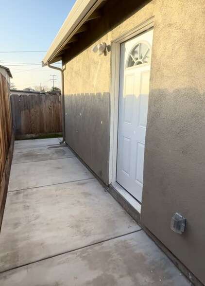 Building Photo - 367 Chaparral St