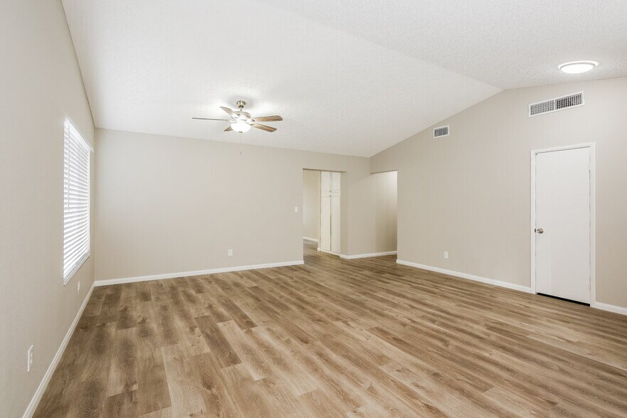 Building Photo - 2446 Millcroft Dr