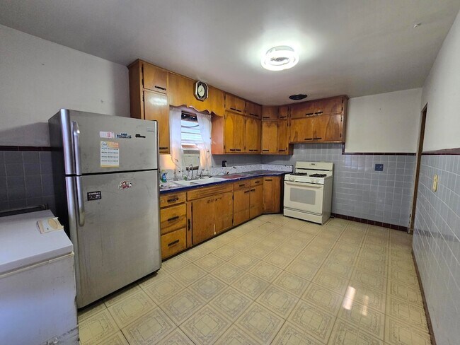 Building Photo - 535 E 43rd Ave