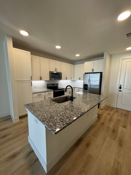 Building Photo - 2343 Portman Ave