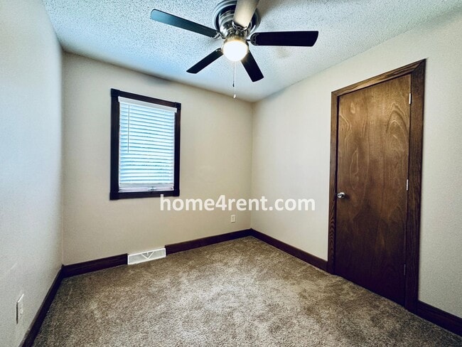 Building Photo - Fantastic Parkville Home and Updated Kitch...