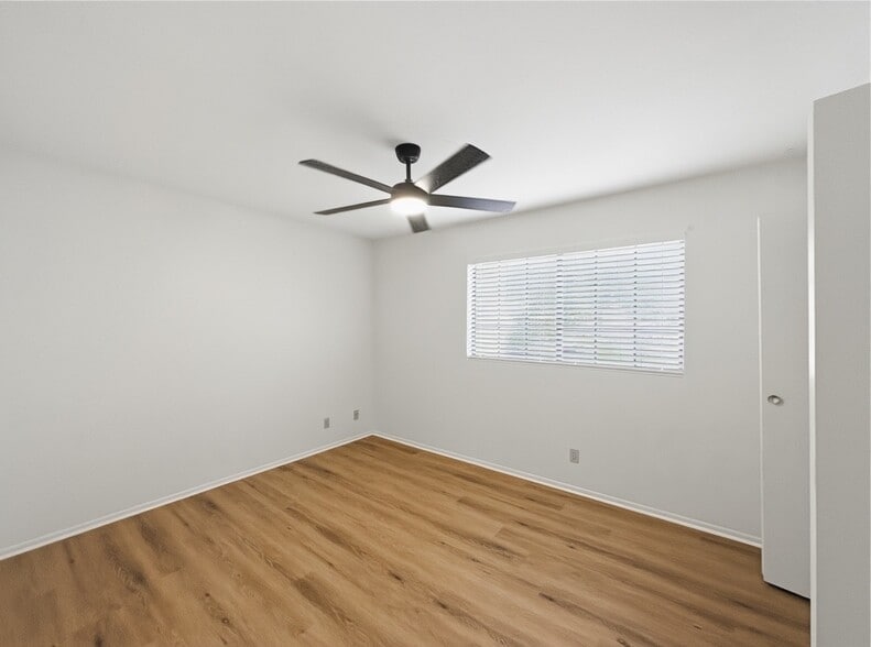 Building Photo - 2020 W Union Hills Dr