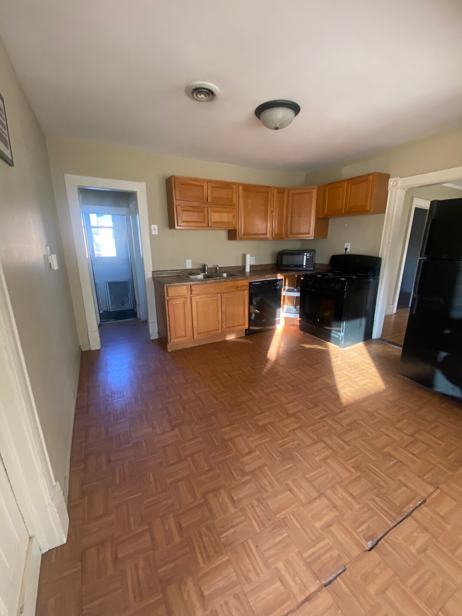 Building Photo - 2418 University Ave NE