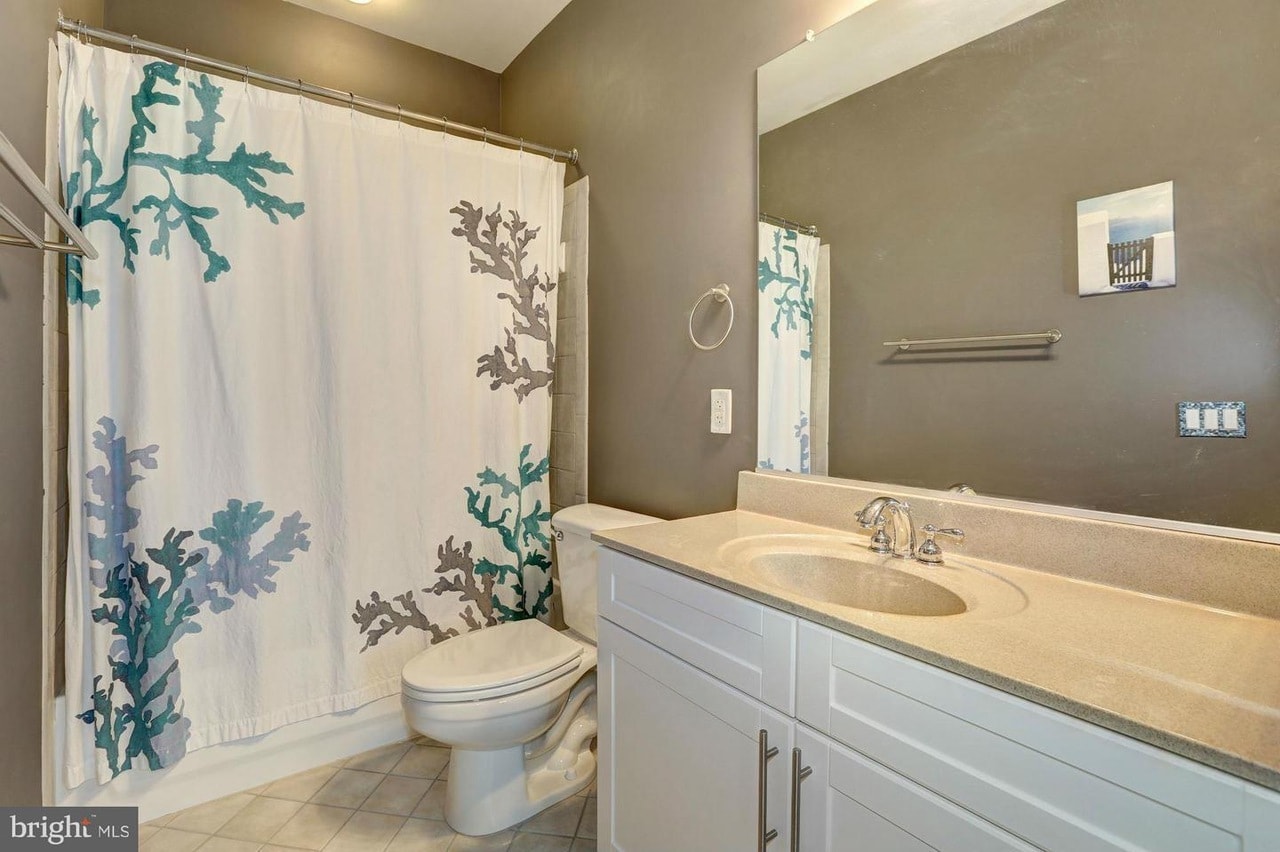 master br - 1390 Kenyon Street NW