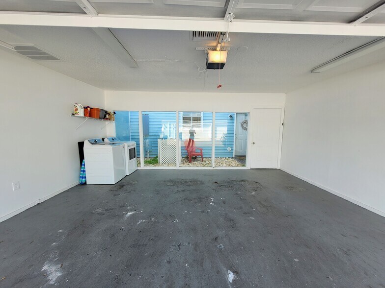 Two Car Garage - 11922 Congressional Dr