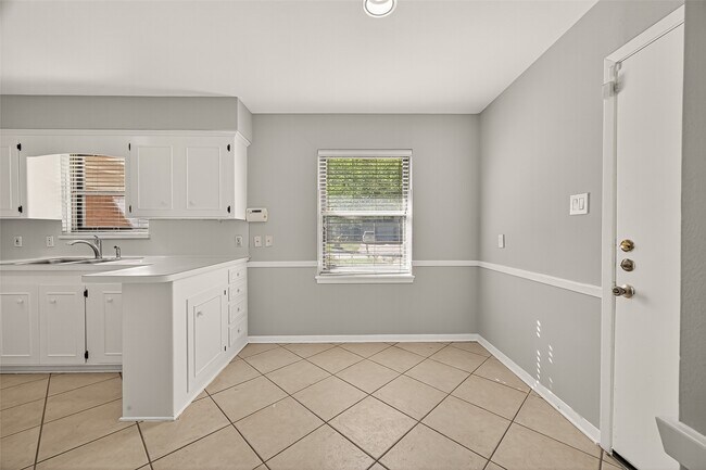 Building Photo - 5418 Darnell St