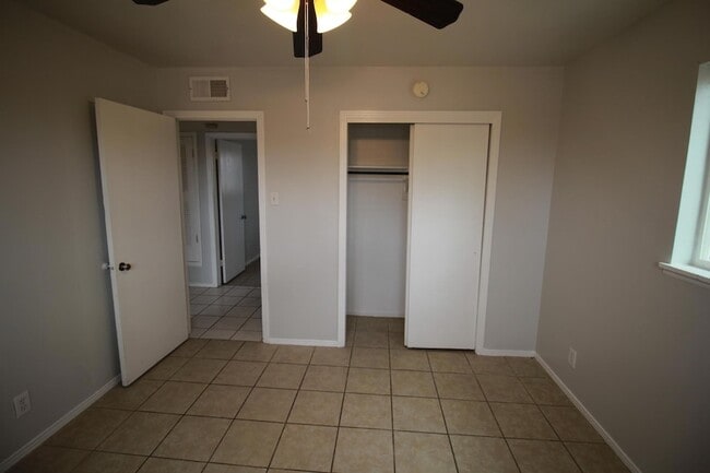 Building Photo - 5725 Waycross Ave