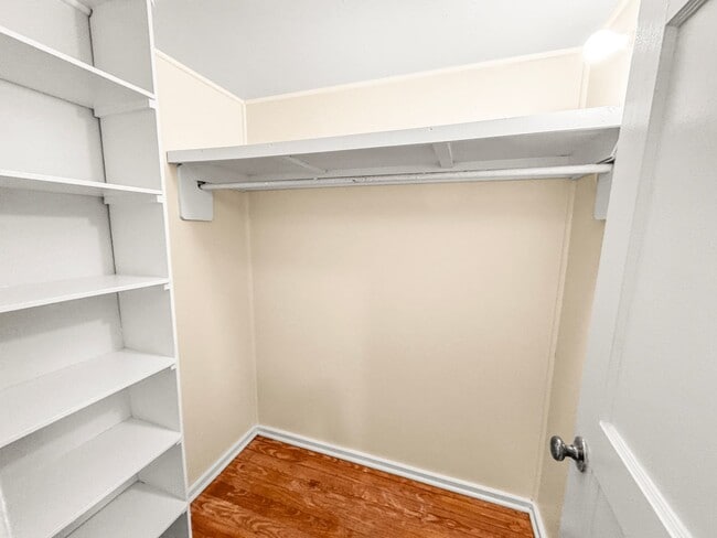 Building Photo - Charming older home in a peaceful, quiet neighborhood