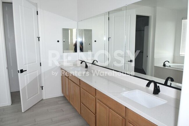 Building Photo - Almost New 4 Br+Den+Loft 3.5 Ba 3 Cg in Sienna Hills Next to Verrado in Buckeye