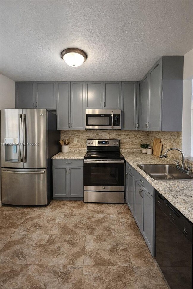 Building Photo - 8620 N Sherman Cir