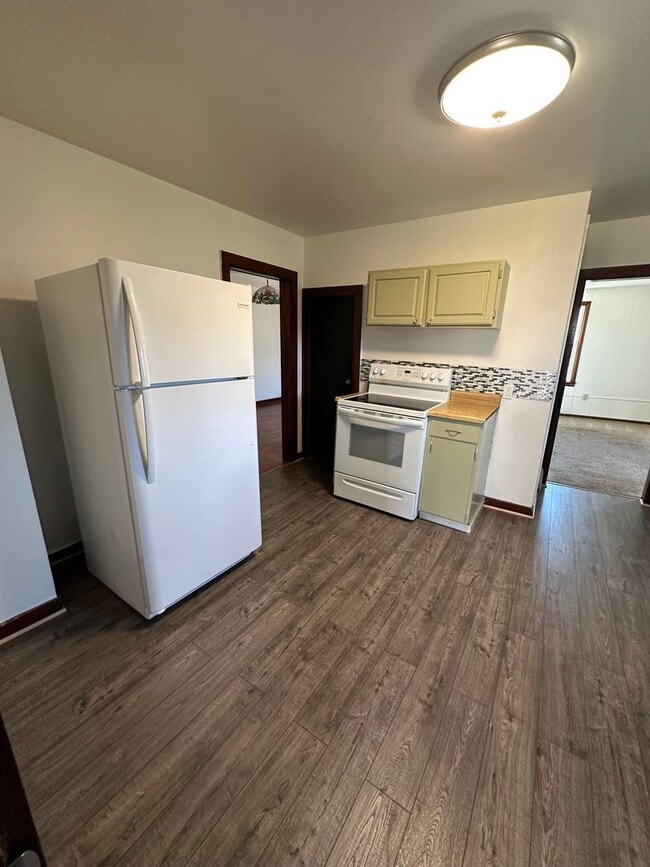 Building Photo - Quaint home with unique charm!