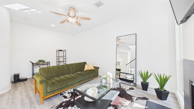 Building Photo - 1211 Jackson Blvd