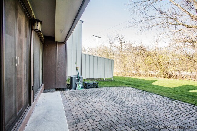 Building Photo - 14 Westwood Dr