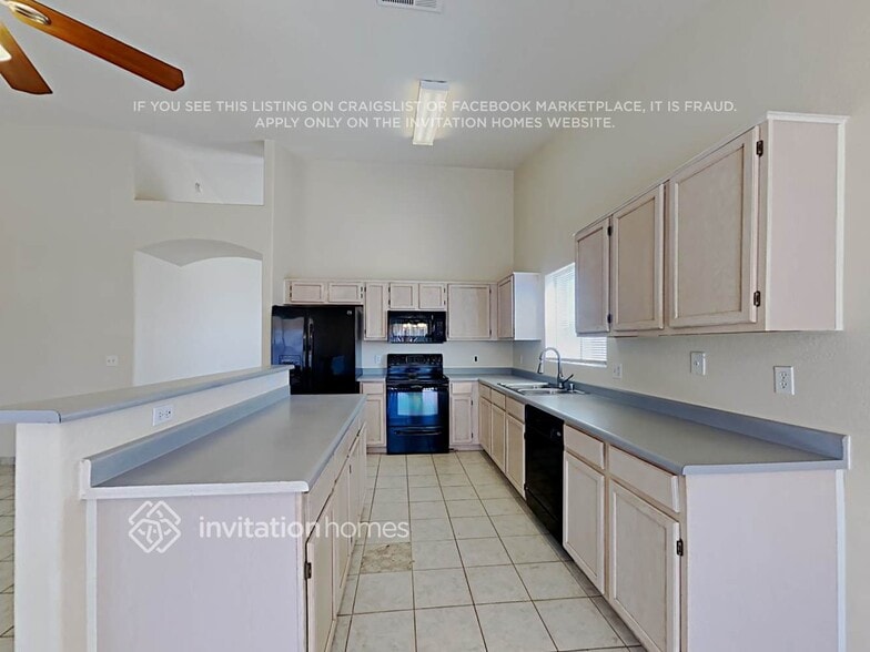 Building Photo - 14327 W Lamoille Dr