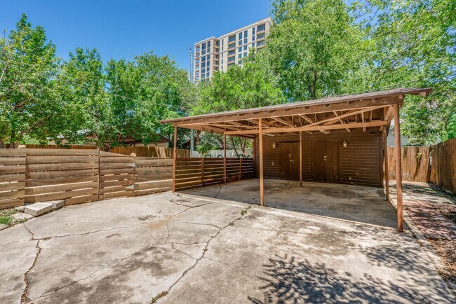 Building Photo - 219/221-a