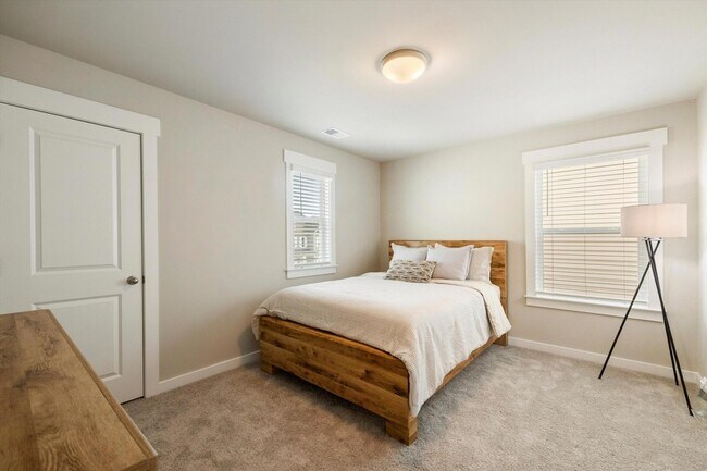 Building Photo - 2117 Firelight Wy