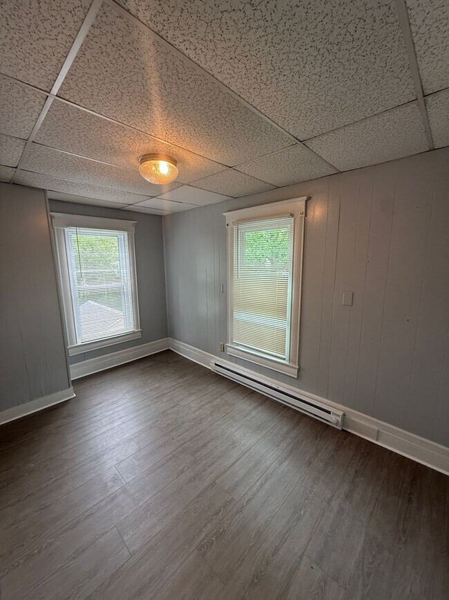 Building Photo - Spacious 4 Bedroom, Cambridge Home with Large Yard, Office & Front Porch Near Downtown Waterfront!