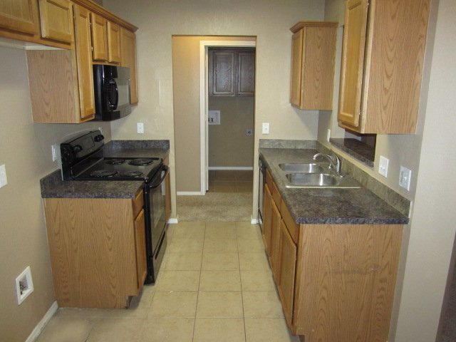 Building Photo - 425 Sterling Pointe Way