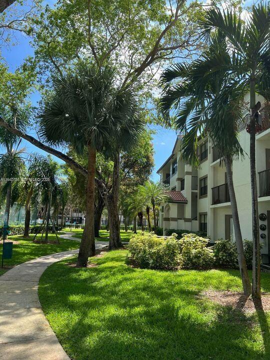 Building Photo - 550 S Park Rd