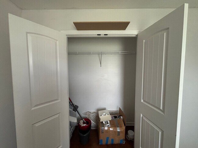 Building Photo - 155 Raspberry Dr
