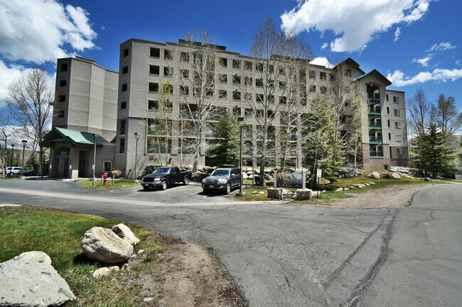 Building Photo - 980 Lakepoint Dr