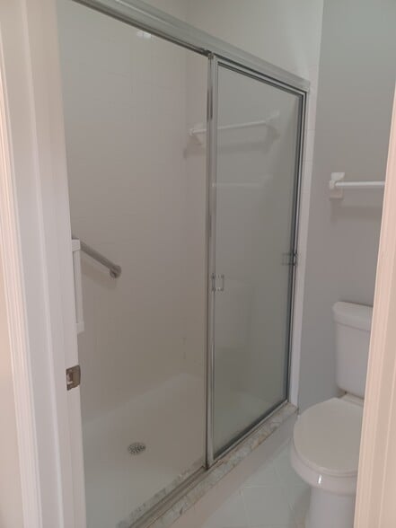 Building Photo - 2250 Candlewood Ln E