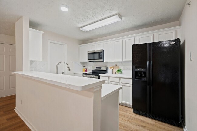 Building Photo - 8051 Bay Branch Dr
