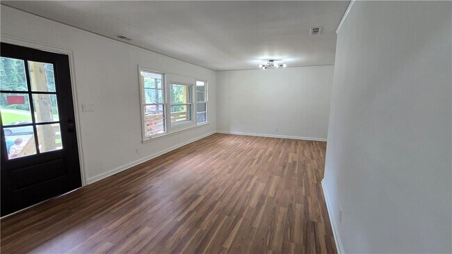 Building Photo - 2084 Snow Rd SW