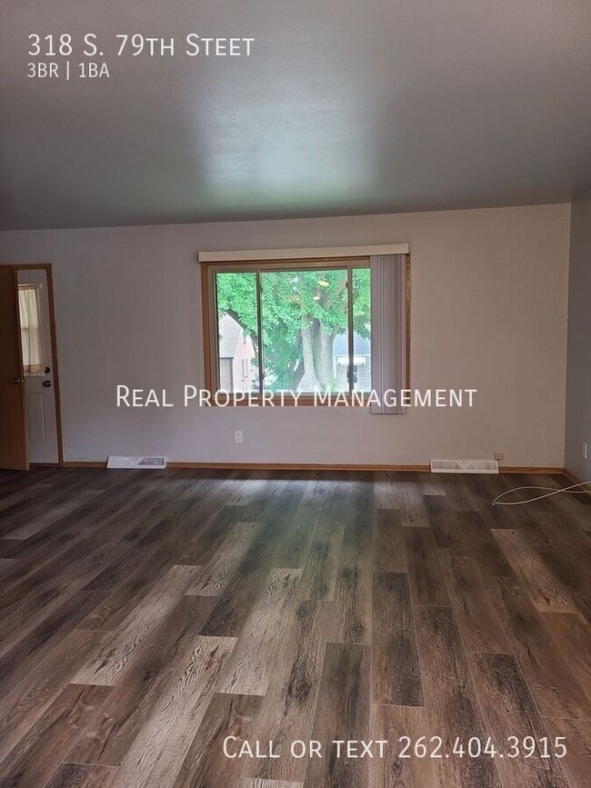Building Photo - 318 S 79th St