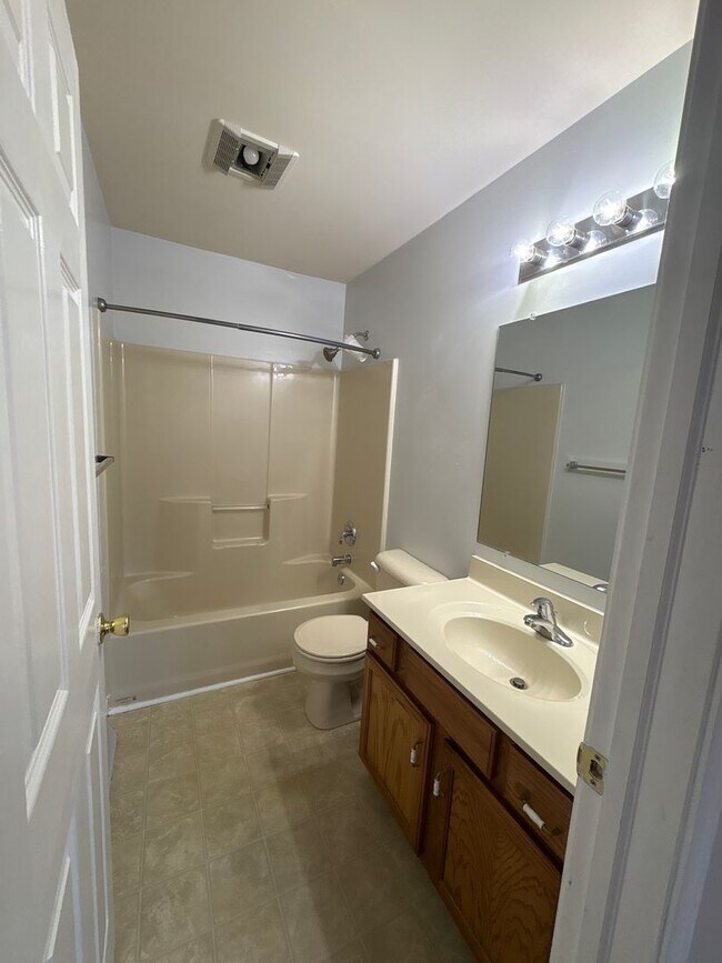 Building Photo - 720 Strayer Dr